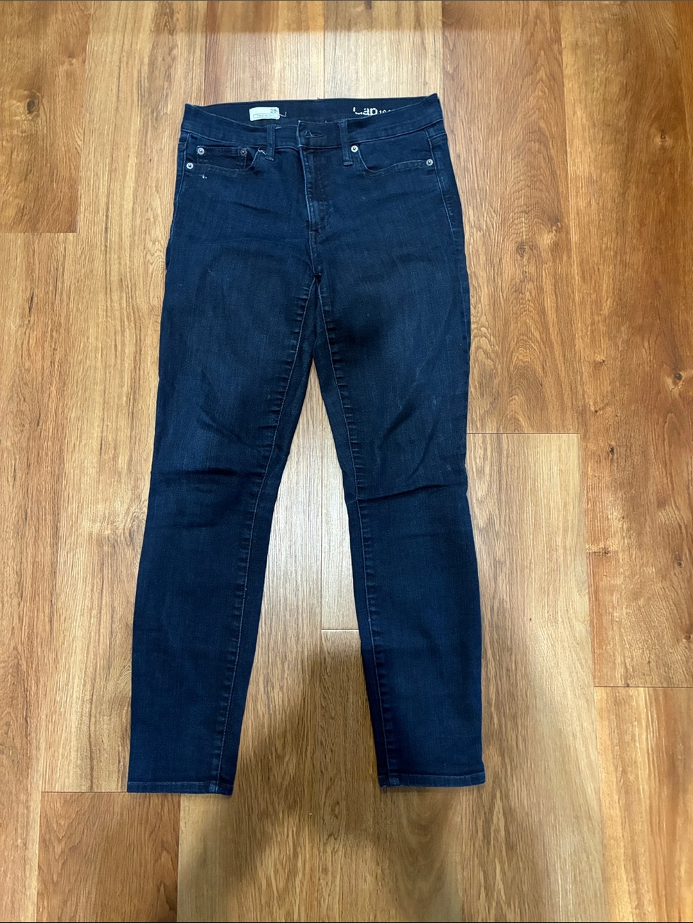 Women’s Gap skinny jeans dark wash